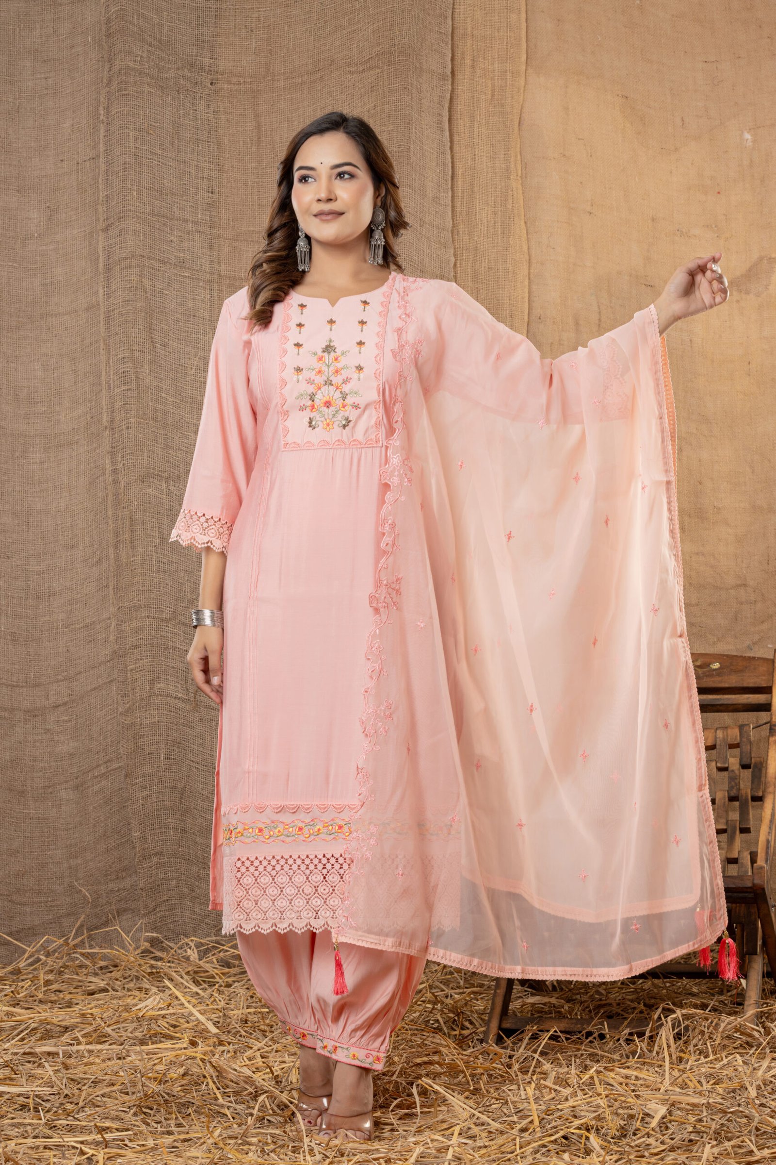 Women's Baby Pink Embroidered Kurta Set With Dupatta - Image 1