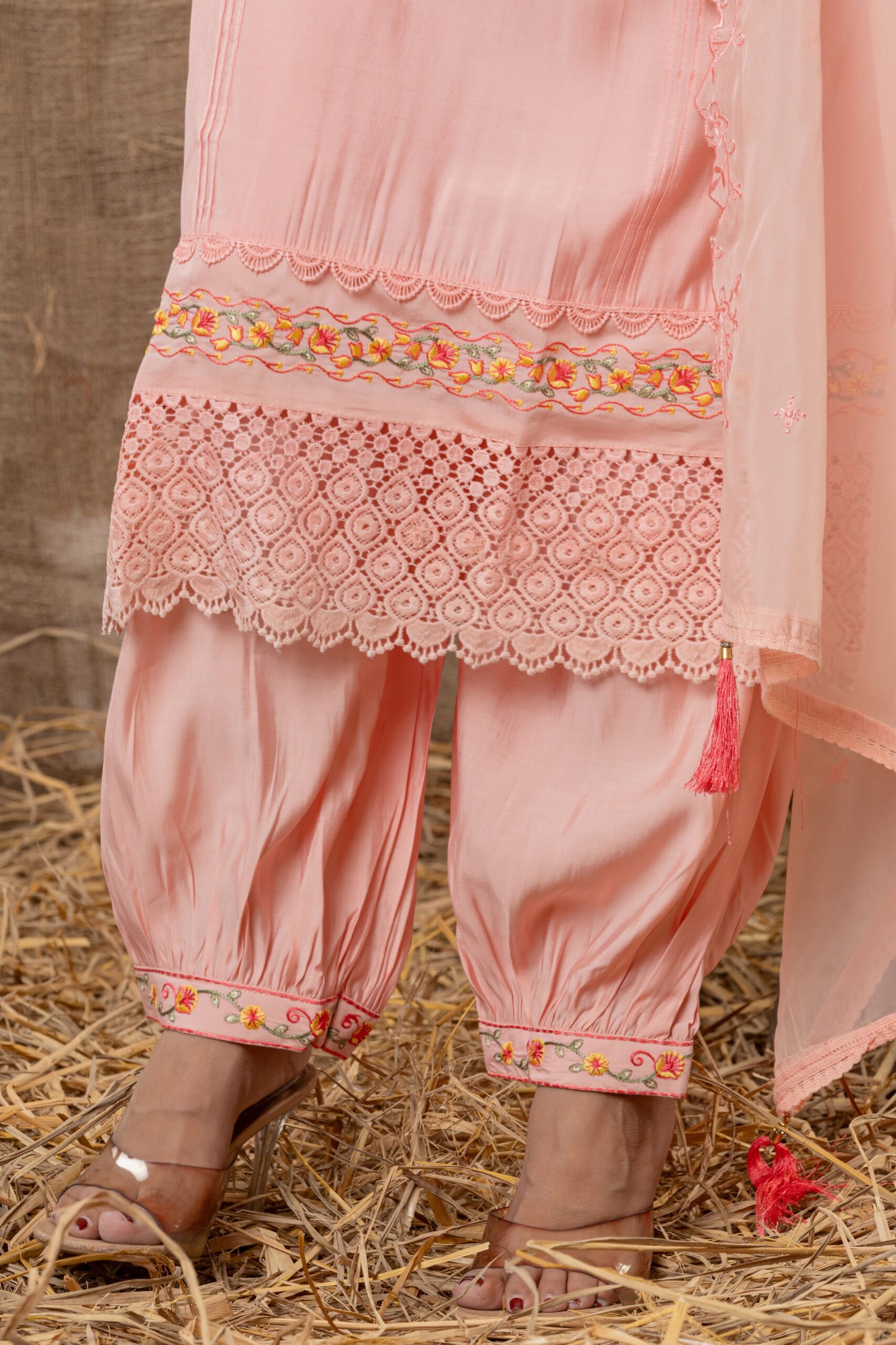 Women's Baby Pink Embroidered Kurta Set With Dupatta - Image 7