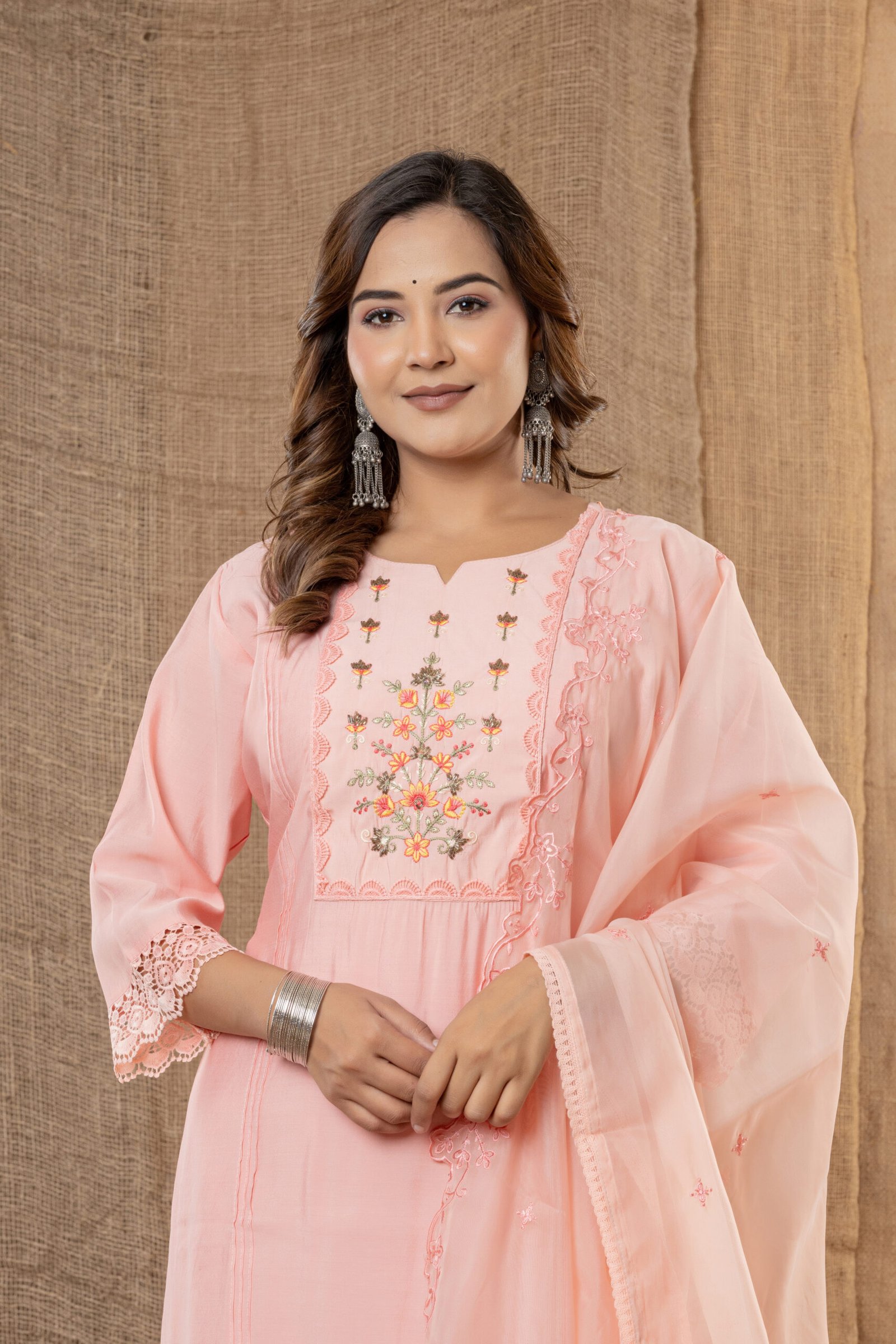 Women's Baby Pink Embroidered Kurta Set With Dupatta - Image 9