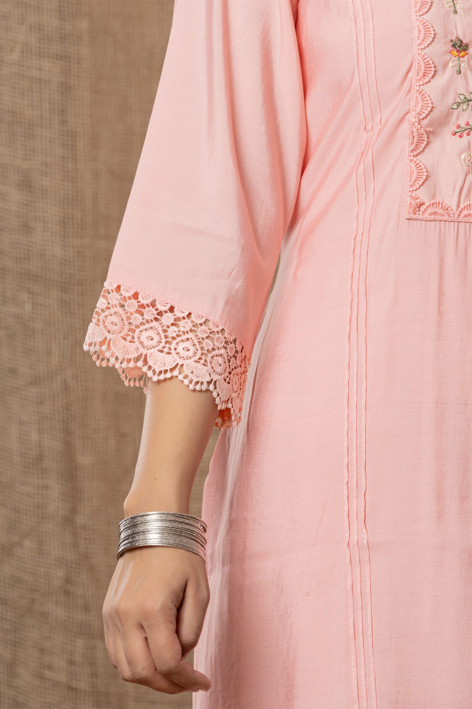 Women's Baby Pink Embroidered Kurta Set With Dupatta - Image 4