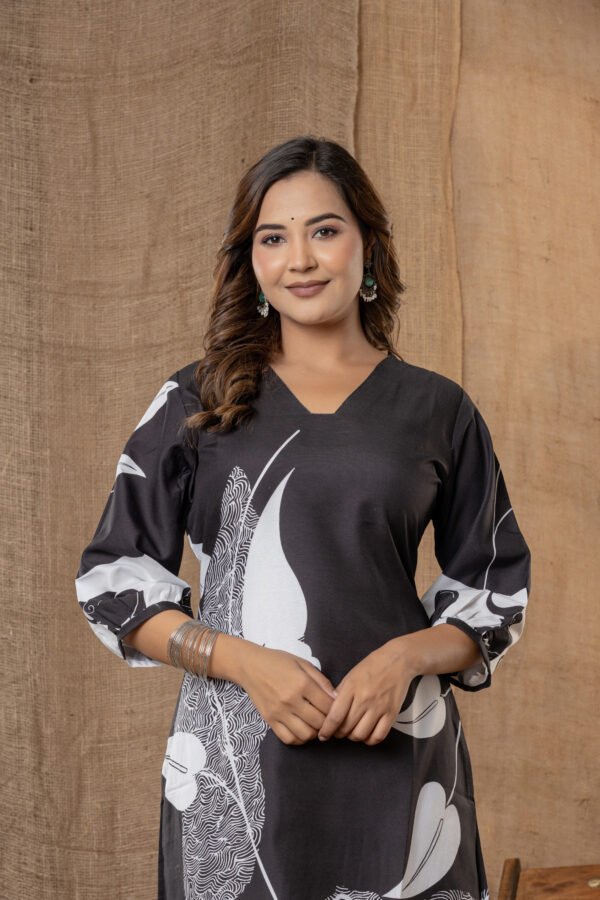 Women's Black & White Print Rayon Kurta