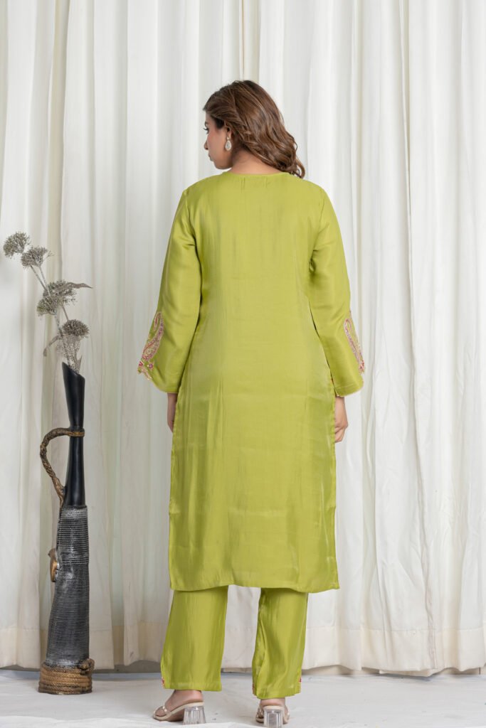 Women’s Green Embroidered Silk Kurta Set with Banarasi Pink-Green Dupatta