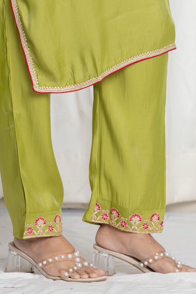 Women’s Green Embroidered Silk Kurta Set with Banarasi Pink-Green Dupatta