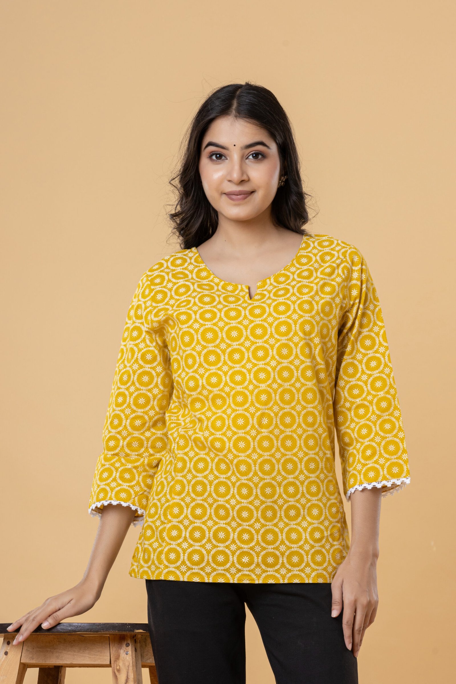 Women's Cotton Yellow Ethnic Printed Straight Kurti